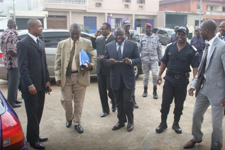 Bts session 2010 / Le ministre Bacongo aux candidats et fraudeurs : “Nous avons à l`œil ceux qui promettent le Bts à 200 000F”